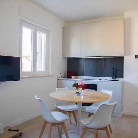 Apartment Umbra Living